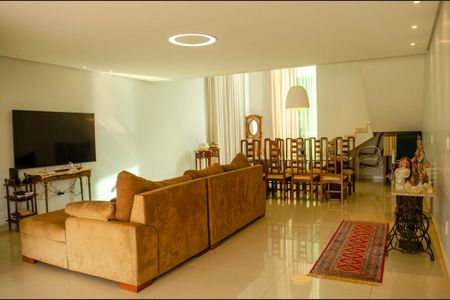 Sala de casa de condomínio à venda com 5 quartos, 280m² em Loteamento Portal do Sol I, Goiânia