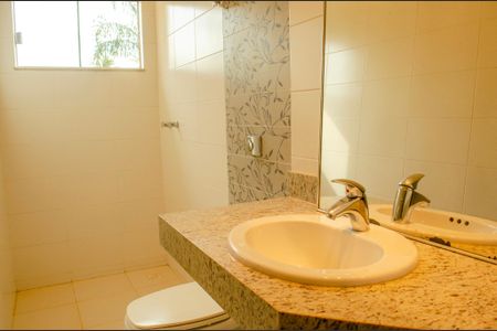 Casa de condomínio à venda com 280m², 5 quartos e 4 vagas Casa de condomínio à venda com 280m², 5 quartos e 4 vagasBanheiro da Suíte 1