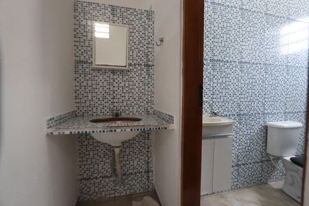 Banheiro de casa à venda com 2 quartos, 80m² em Conjunto Promorar Sapopemba, São Paulo