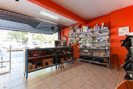 Garagem de casa à venda com 3 quartos, 118m² em Vila Vitorio Mazzei, São Paulo