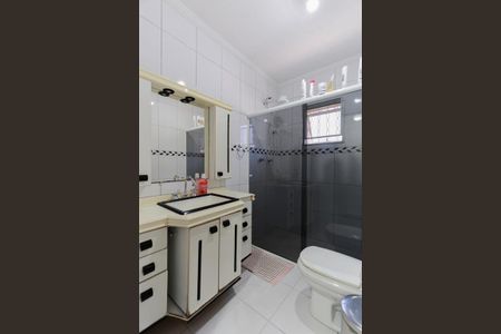 Banheiro da suíte de casa à venda com 3 quartos, 118m² em Vila Vitorio Mazzei, São Paulo