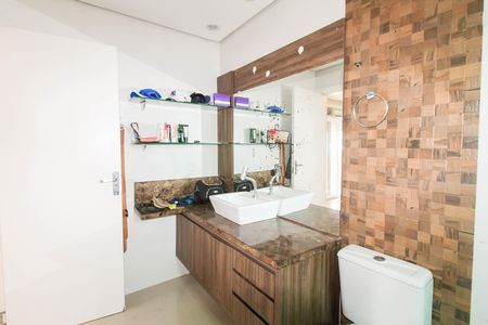 Apartamento para alugar com 118m², 2 quartos e sem vaga Apartamento para alugar com 118m², 2 quartos e sem vagaBanheiro da Suíte