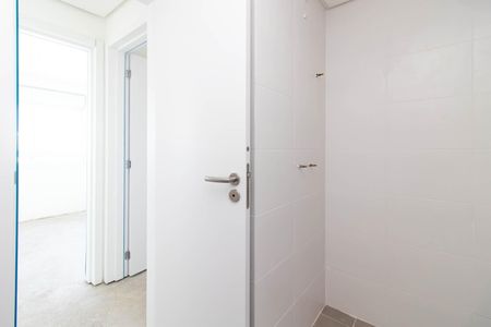 Apartamento à venda com 56m², 2 quartos e 1 vaga Apartamento à venda com 56m², 2 quartos e 1 vagaBanheiro Social