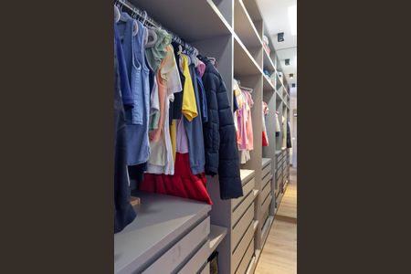 Closet da suíte 2 de casa à venda com 3 quartos, 430m² em Cândida Ferreira, Contagem