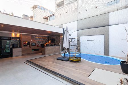 Quintal de casa à venda com 3 quartos, 430m² em Cândida Ferreira, Contagem