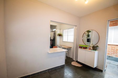 Casa para alugar com 32m², 1 quarto e sem vaga Casa para alugar com 32m², 1 quarto e sem vagaSala