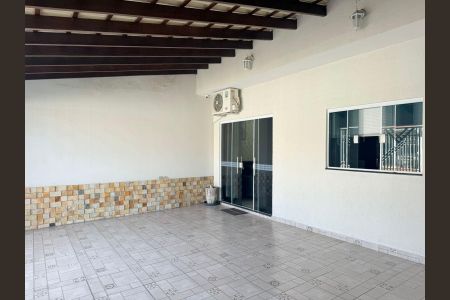 Casa à venda com 126m², 2 quartos e 3 vagas