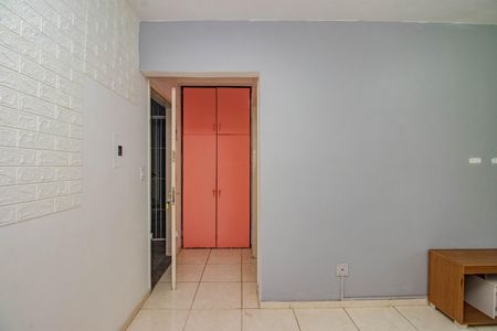 Sala de apartamento para alugar com 1 quarto, 48m² em Rubem Berta, Porto Alegre