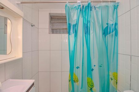 Banheiro de apartamento para alugar com 1 quarto, 48m² em Rubem Berta, Porto Alegre