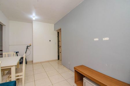 Sala de apartamento para alugar com 1 quarto, 48m² em Rubem Berta, Porto Alegre
