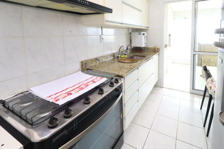 Cozinha de apartamento para alugar com 3 quartos, 130m² em Patamares, Salvador