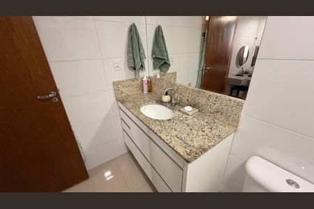 Banheiro da Suíte de apartamento à venda com 2 quartos, 65m² em Jardim América, Goiânia