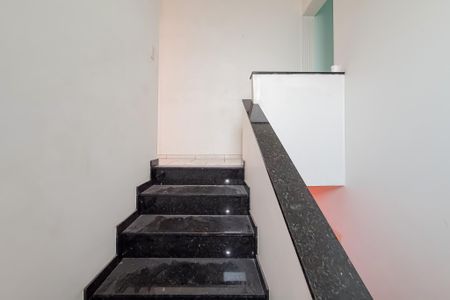 Escada de casa à venda com 4 quartos, 190m² em Ipiranga, São Paulo