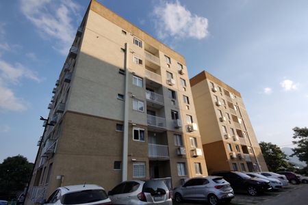 Fachada do bloco de apartamento para alugar com 2 quartos, 55m² em Taquara, Rio de Janeiro