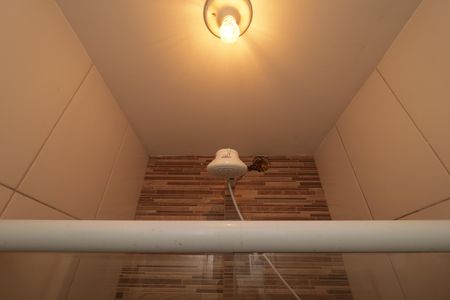 Banheiro de kitnet/studio para alugar com 1 quarto, 20m² em Bosque da Saúde, São Paulo