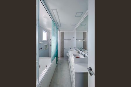 Apartamento à venda com 164m², 3 quartos e 4 vagasBanheiro da Suíte 1