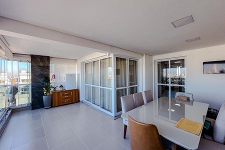 Apartamento à venda com 164m², 3 quartos e 4 vagasVaranda
