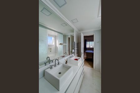 Apartamento à venda com 164m², 3 quartos e 4 vagasBanheiro da Suíte 1