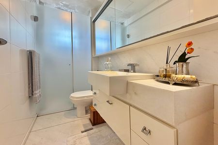 Apartamento à venda com 100m², 2 quartos e 3 vagas Apartamento à venda com 100m², 2 quartos e 3 vagasBanheiro da Suíte