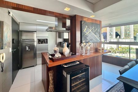 Apartamento à venda com 100m², 2 quartos e 3 vagas Apartamento à venda com 100m², 2 quartos e 3 vagasCozinha