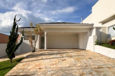 Casa de condomínio para alugar com 527m², 3 quartos e 2 vagasFachada