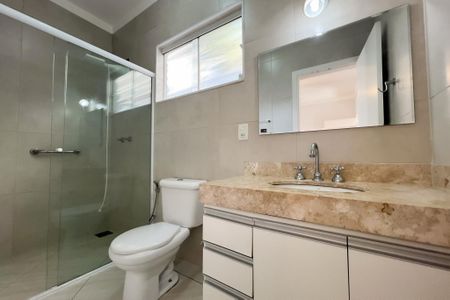 Casa de condomínio para alugar com 527m², 3 quartos e 2 vagasBanheiro da Suíte