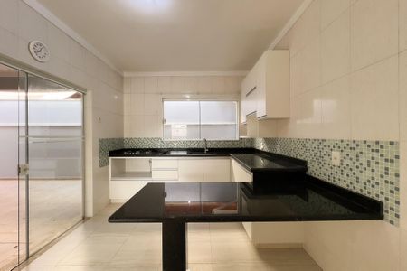 Casa de condomínio para alugar com 527m², 3 quartos e 2 vagasCozinha