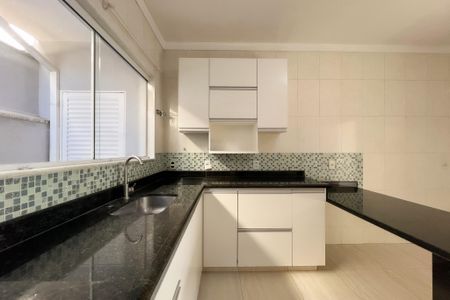 Casa de condomínio para alugar com 527m², 3 quartos e 2 vagasCozinha