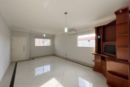 Casa de condomínio para alugar com 527m², 3 quartos e 2 vagasSala