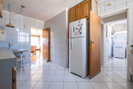 Apartamento para alugar com 114m², 4 quartos e sem vaga Apartamento para alugar com 114m², 4 quartos e sem vagaCozinha