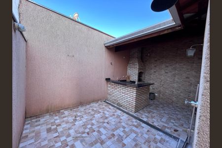 Casa de condomínio para alugar com 75m², 2 quartos e 2 vagas Casa de condomínio para alugar com 75m², 2 quartos e 2 vagasChurrasqueira