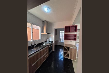 Cozinha de casa de condomínio para alugar com 2 quartos, 75m² em Jardim Petropolis, Cotia