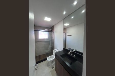 Banheiro de casa de condomínio para alugar com 2 quartos, 75m² em Jardim Petropolis, Cotia