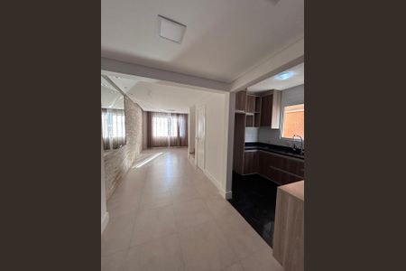 Casa de Condomínio para alugar com 2 quartos, 75m² em Jardim Petropolis, Cotia