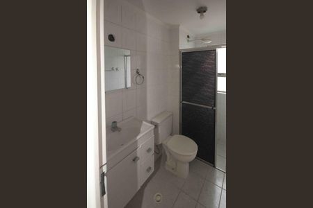 Banheiro de apartamento à venda com 2 quartos, 60m² em Vila Ivone, São Paulo