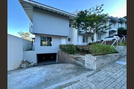 Fachada de casa de condomínio para alugar com 3 quartos, 205m² em Sambaqui, Florianópolis