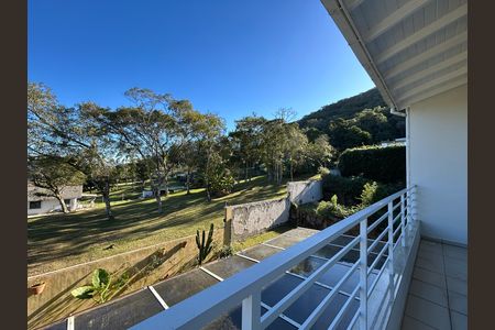 Varanda suíte  de casa de condomínio para alugar com 3 quartos, 205m² em Sambaqui, Florianópolis