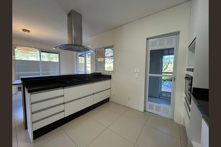 Cozinha  de casa de condomínio para alugar com 3 quartos, 205m² em Sambaqui, Florianópolis