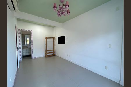 Casa de condomínio para alugar com 205m², 3 quartos e 3 vagas Casa de condomínio para alugar com 205m², 3 quartos e 3 vagasSuíte 2