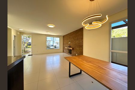 Casa de Condomínio para alugar com 3 quartos, 205m² em Sambaqui, Florianópolis