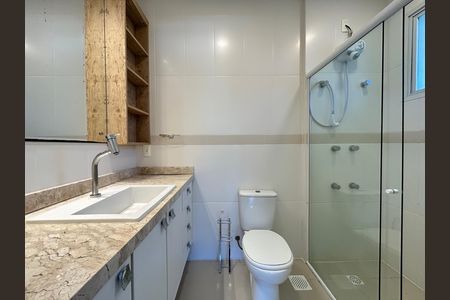 Casa de condomínio para alugar com 205m², 3 quartos e 3 vagas Casa de condomínio para alugar com 205m², 3 quartos e 3 vagasBanheiro suíte 3