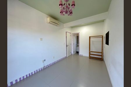 Casa de condomínio para alugar com 205m², 3 quartos e 3 vagas Casa de condomínio para alugar com 205m², 3 quartos e 3 vagasSuíte 2