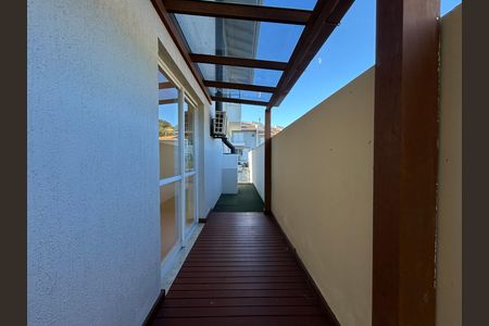 Área de Serviço de casa de condomínio para alugar com 3 quartos, 205m² em Sambaqui, Florianópolis