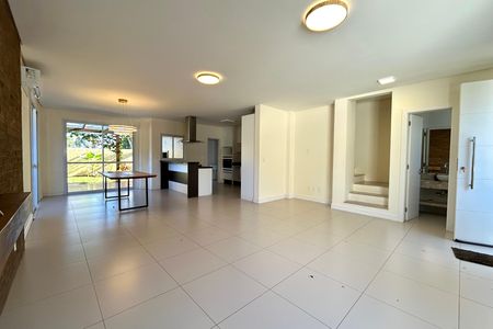 Casa de condomínio para alugar com 205m², 3 quartos e 3 vagas Casa de condomínio para alugar com 205m², 3 quartos e 3 vagasSala
