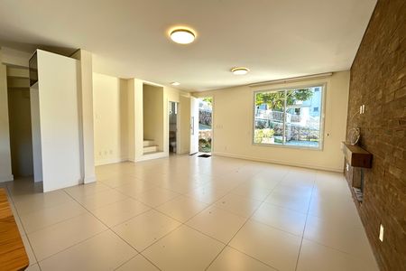 Casa de condomínio para alugar com 205m², 3 quartos e 3 vagas Casa de condomínio para alugar com 205m², 3 quartos e 3 vagasSala