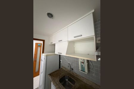 Cozinha de apartamento à venda com 1 quarto, 45m² em Itacoatiara, Niterói