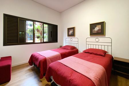 Casa de condomínio à venda com 245m², 4 quartos e 6 vagas Casa de condomínio à venda com 245m², 4 quartos e 6 vagasSuite 2