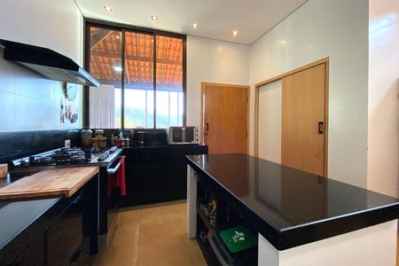 Casa de condomínio à venda com 245m², 4 quartos e 6 vagas Casa de condomínio à venda com 245m², 4 quartos e 6 vagasCozinha