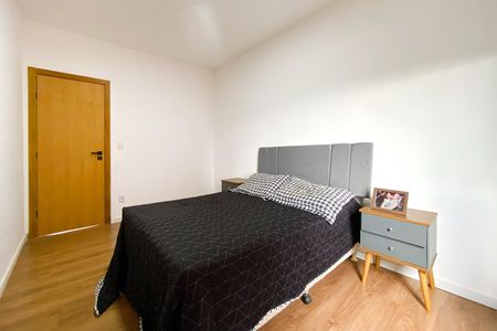 Casa de condomínio à venda com 245m², 4 quartos e 6 vagas Casa de condomínio à venda com 245m², 4 quartos e 6 vagasQuarto 1