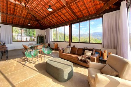 Casa de condomínio à venda com 245m², 4 quartos e 6 vagas Casa de condomínio à venda com 245m², 4 quartos e 6 vagasSala de Estar